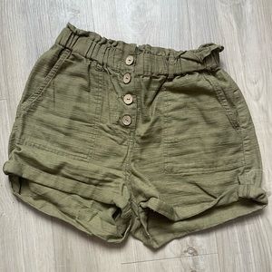 CUTE ARMY GREEN SHORTS